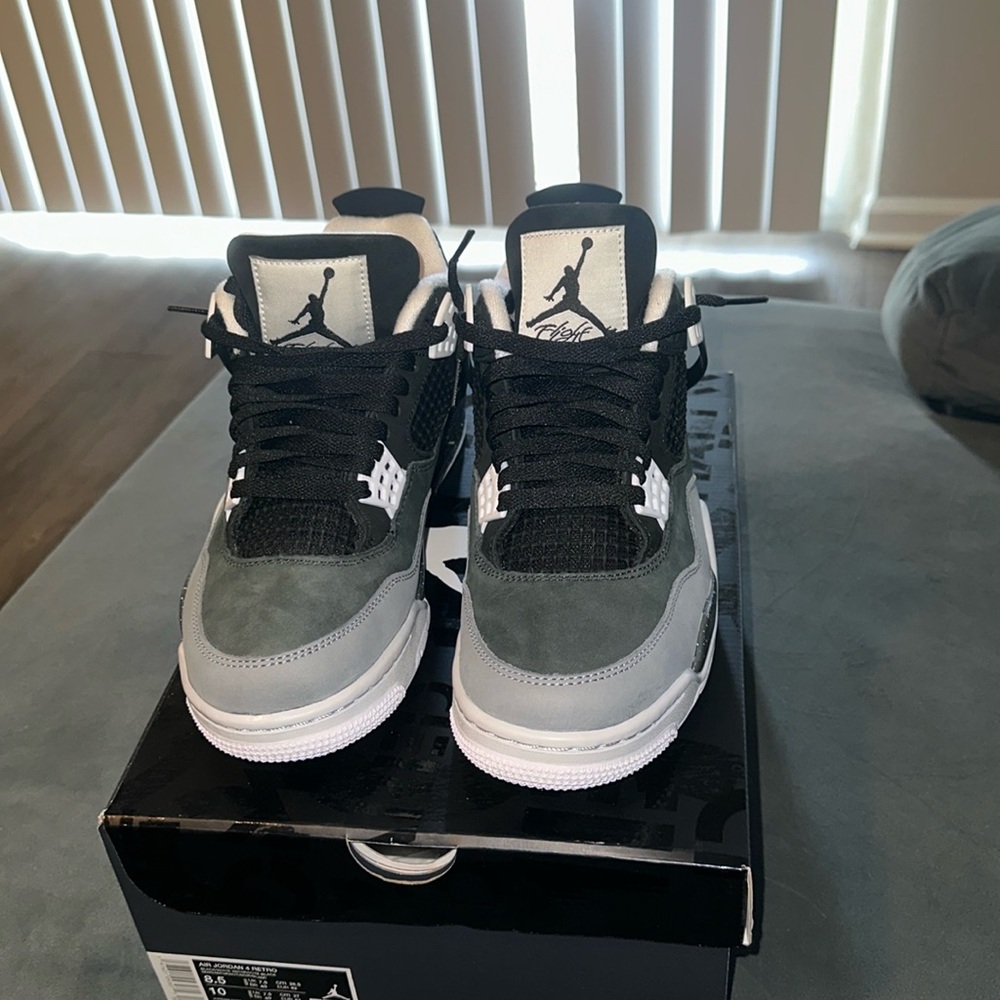 Retro Jordan 4 - Fear (NEW IN THE ORIGINAL BOX)